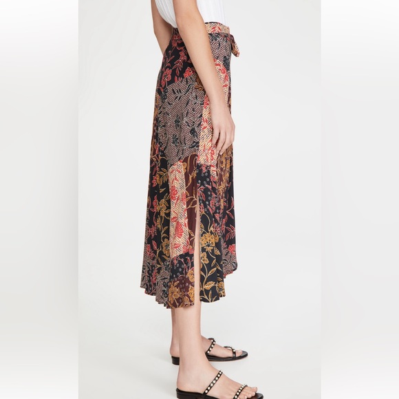 Velvet by Graham and Spencer - Swan Skirt - Size S - Picture 6 of 9